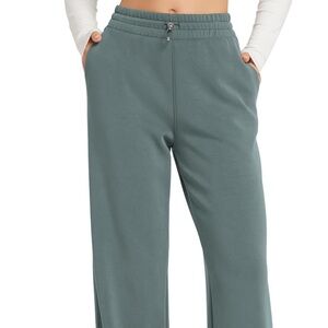 Women's Set - Straight Leg Pants & Crewneck